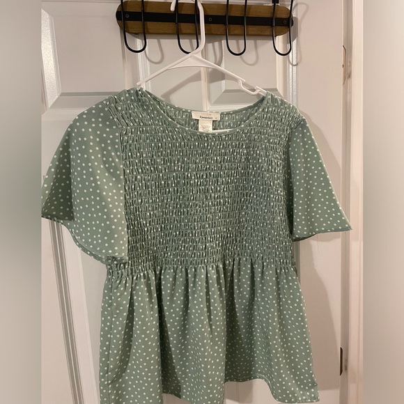 Polkadotted short sleeve top- Sage green - Picture 1 of 2
